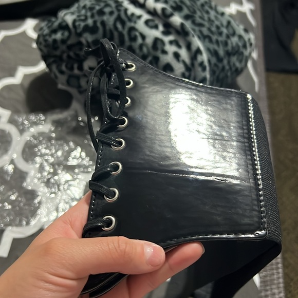 Black Corset Corset - Picture 5 of 5